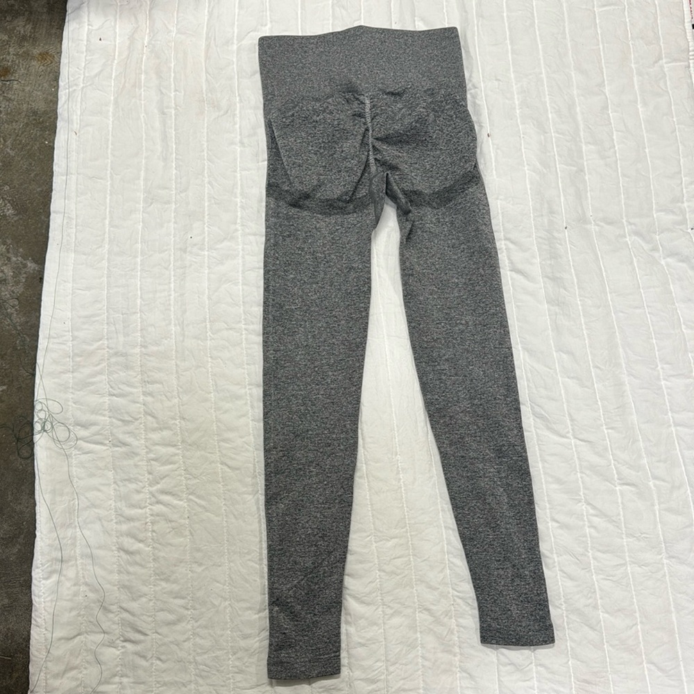 Sculpting booty leggings
